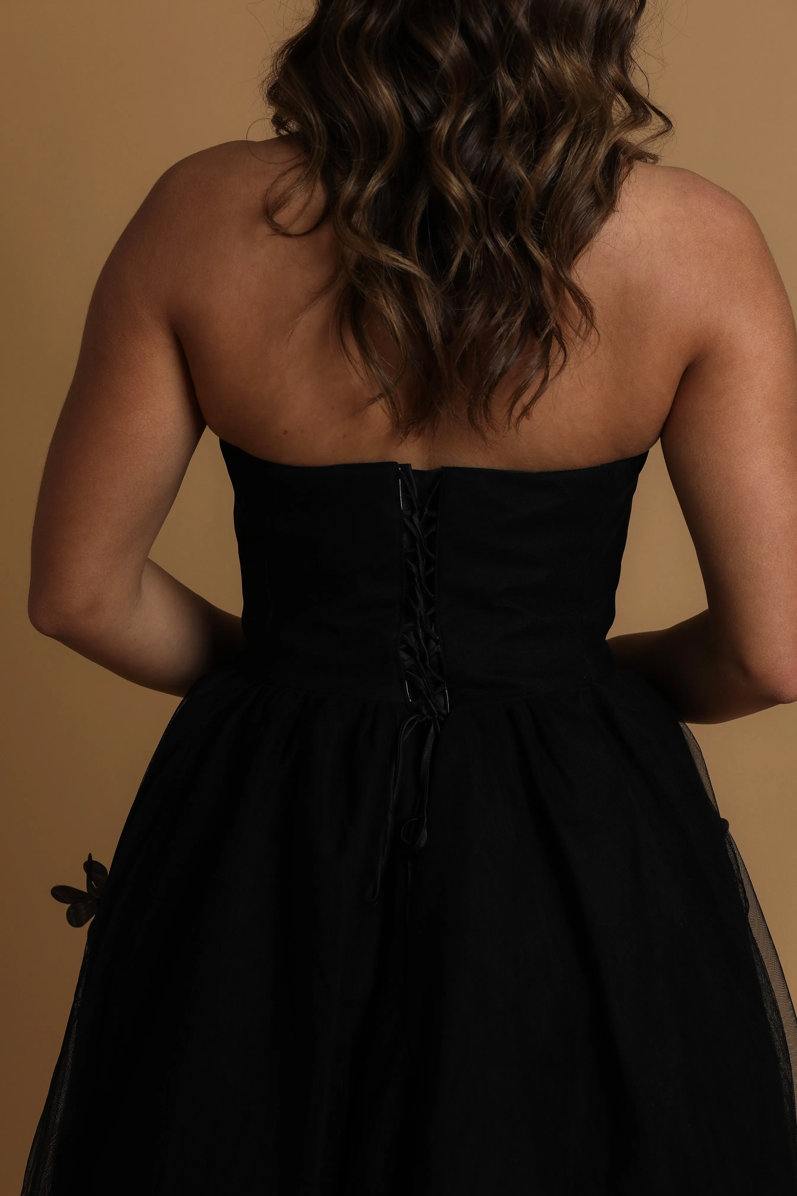 Black straight neckline