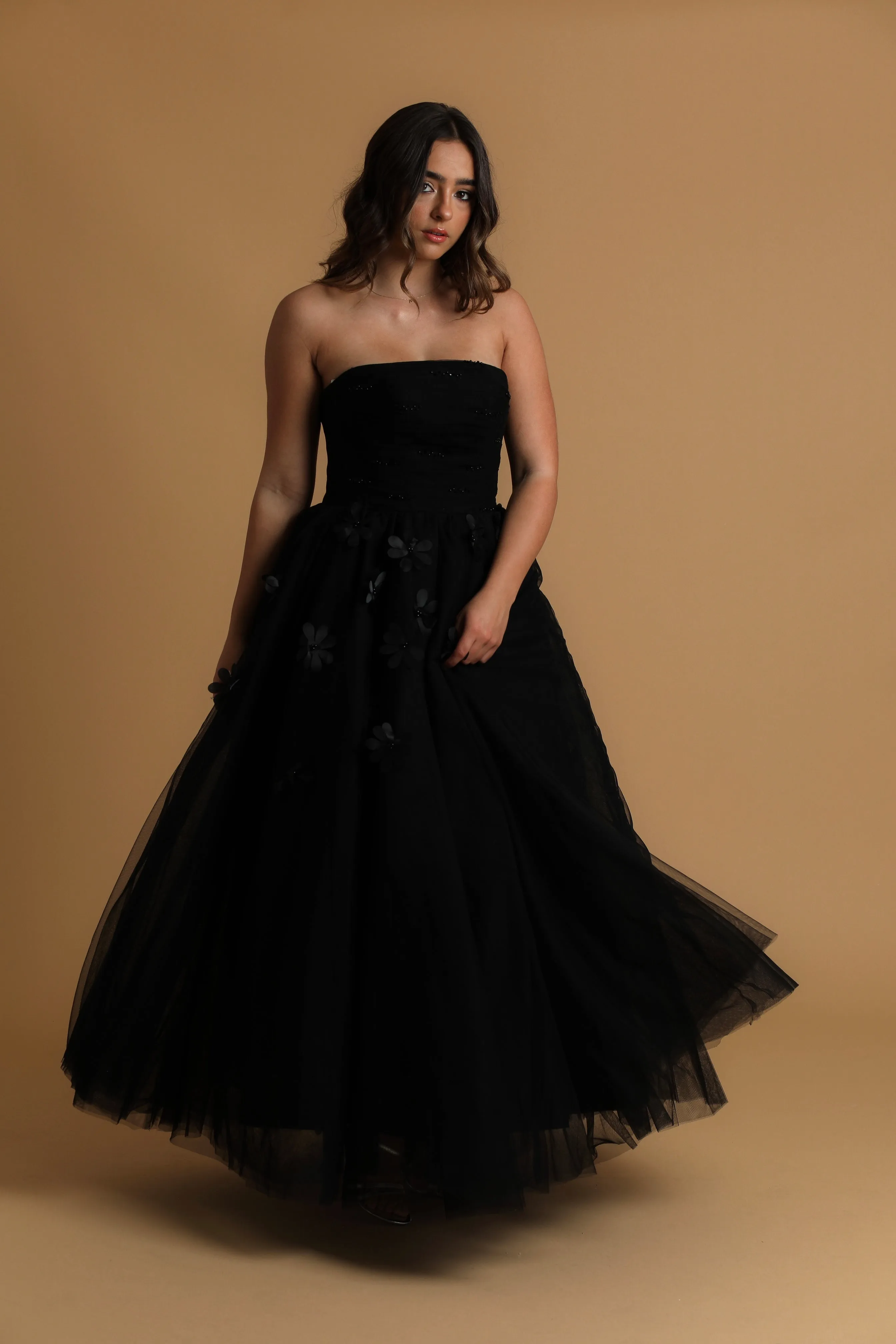 Black straight neckline