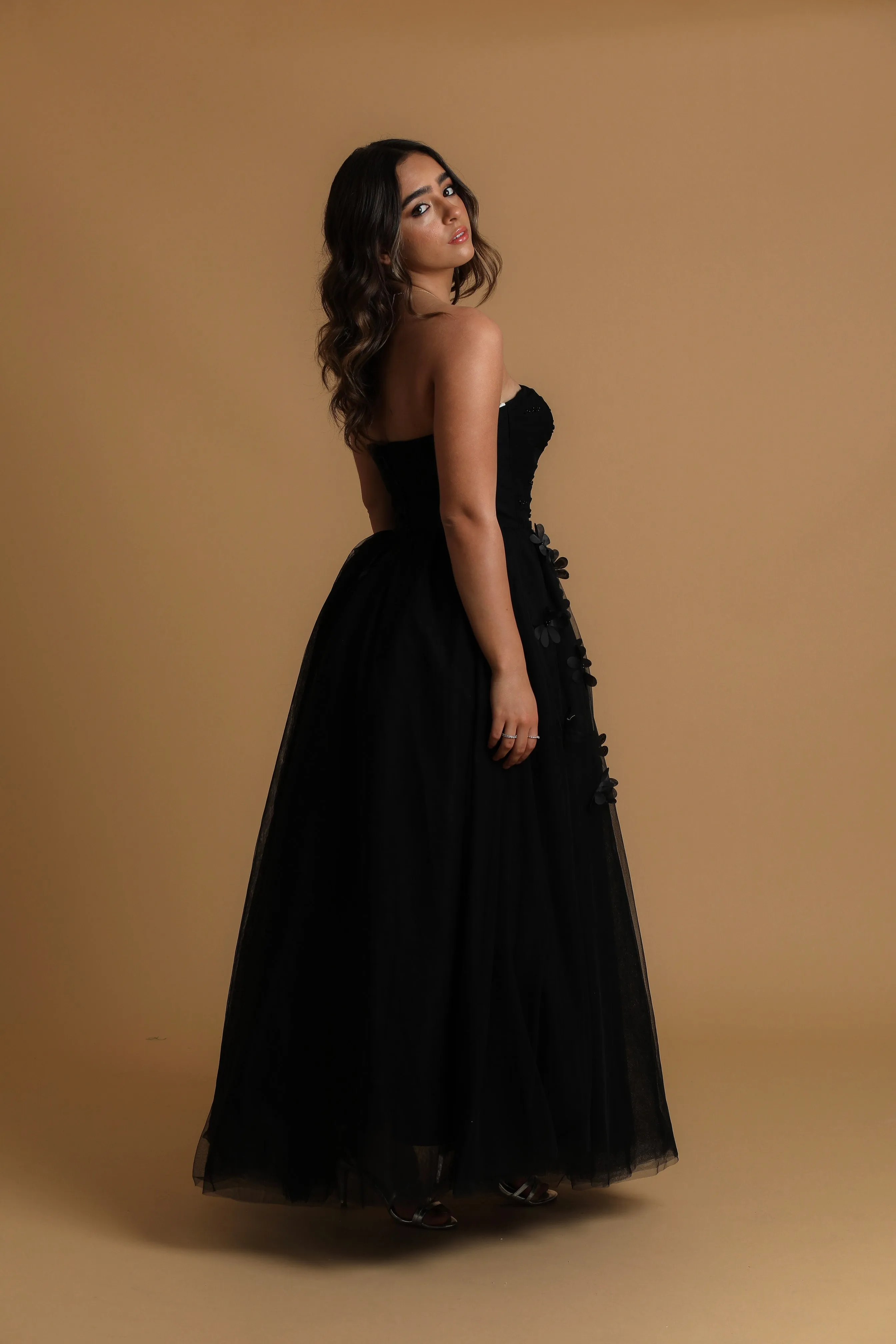 Black straight neckline